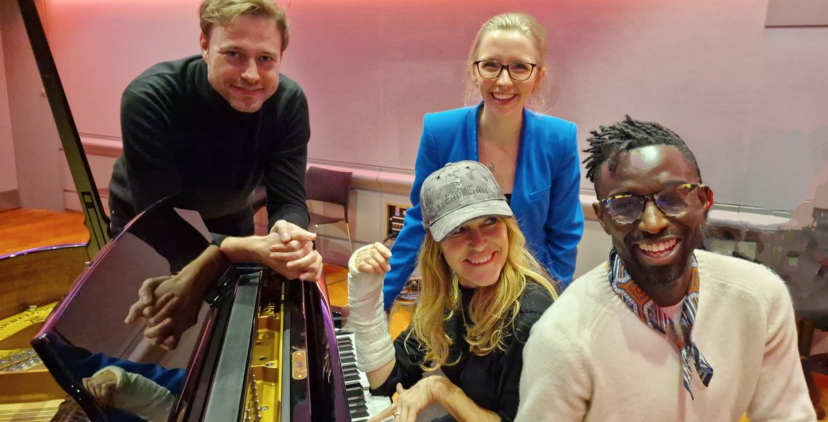 Despite a broken arm(!), brave @cerysmatthews nails Ep2 of #AddToPlaylist in the exceptional company of @BenjaminAppl, @annalapwood & @jeffreykboakye. It's thigh-slapping! (careful, Cerys). Catch it 16th Feb. After an op & rest, she'll be back with us for Ep5! 😊 @BBCRadio4.