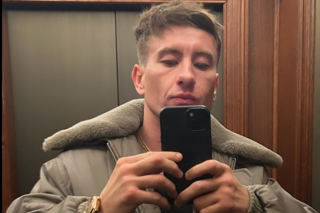 keoghanfiles's tweet photo. barry’s mirror selfies >>> https://t.co/ORQWI0FRBG