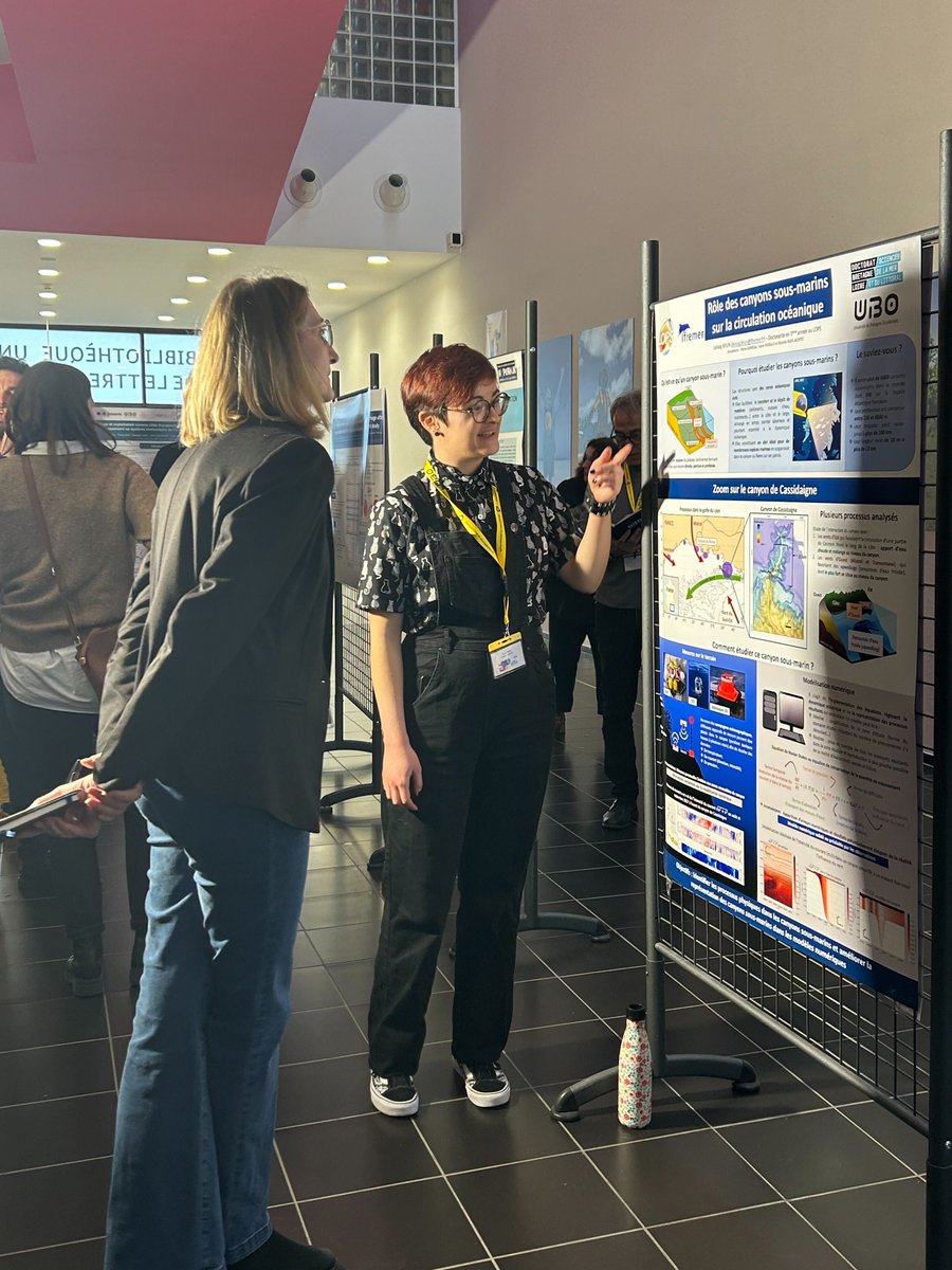 Auj. à la faculté des Lettres c'est la journée de la #rechercheUBO avec les doctorants à l'honneur ! Après de riches échanges lors de tables rondes, ils présentent déormais leur posters dans le hall de la BU Lettres.
#Science #Recherche #PHD