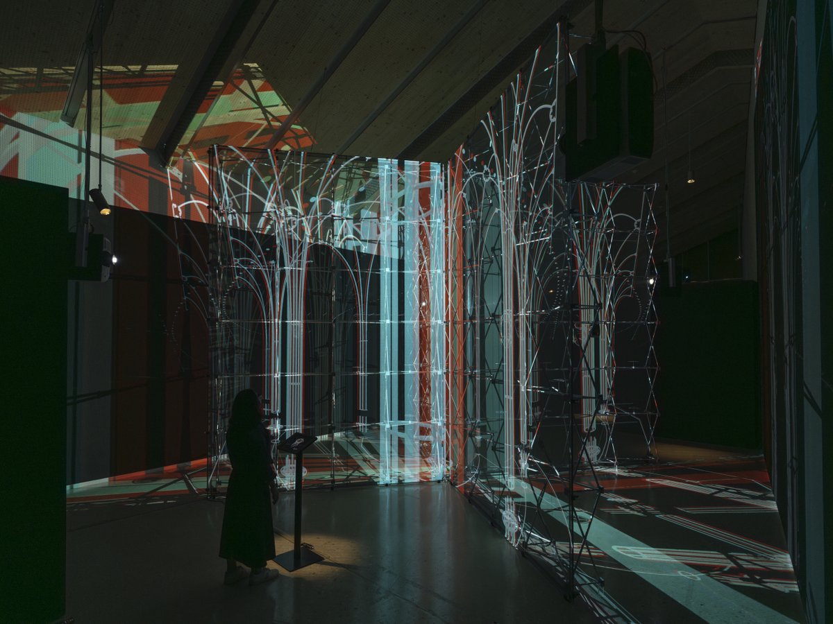 The 3D patterns of LightTank II' refer to futuristic-like gothic architecture elements, filling and transforming the exhibition space. Immersed in its volumes thanks to 3D projections, the public experience a hybrid and immersive space. > go.epfl.ch/CyberPhysical_ @EPFL_en #EPFL