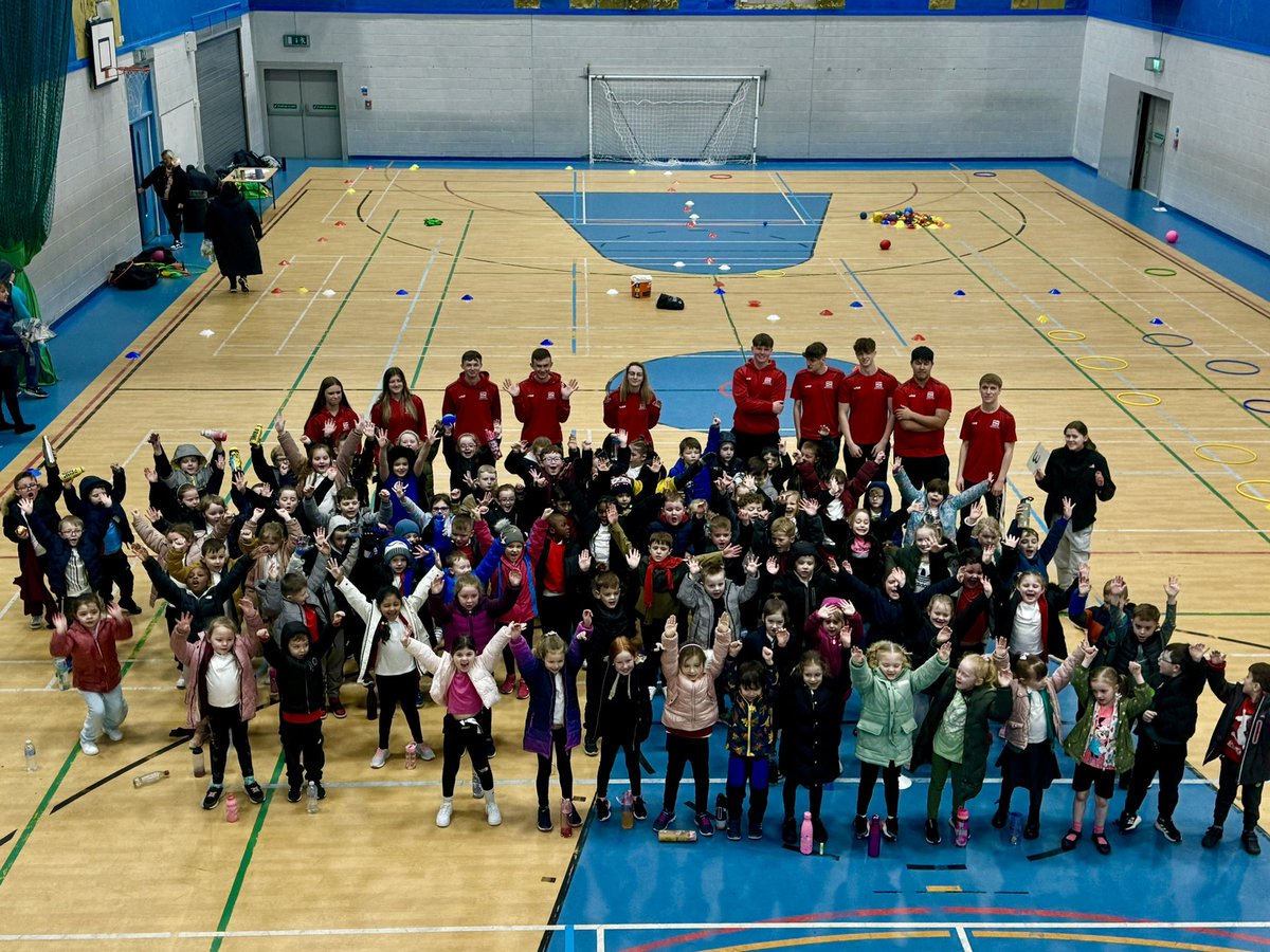 martyncooke19's tweet image. Fantastic to see @coleggwent BGLZ BTEC Sport Year 1 learners embrace the multi skills event they organised today for @Aneurinleisure with the @ALC3to16 Primary schools. #ActiveFun #MakingOpportunities