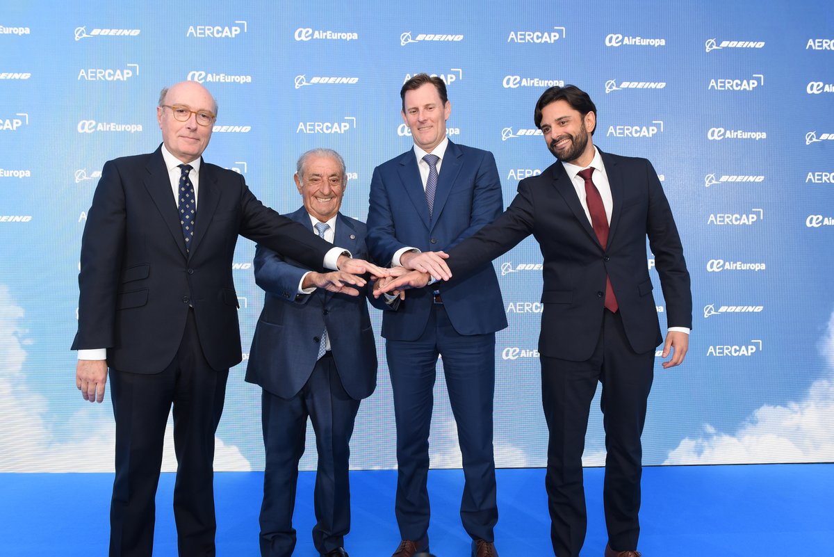 AerCap, @AirEuropa & @Boeing celebrate the delivery of the latest 787-9 Dreamliner to go on lease to the airline at a ceremony in the new Globalia hangar in Madrid-Barajas airport. This is the second of five 787-9s on lease to Air Europa from AerCap’s order book #WeAreAerCap