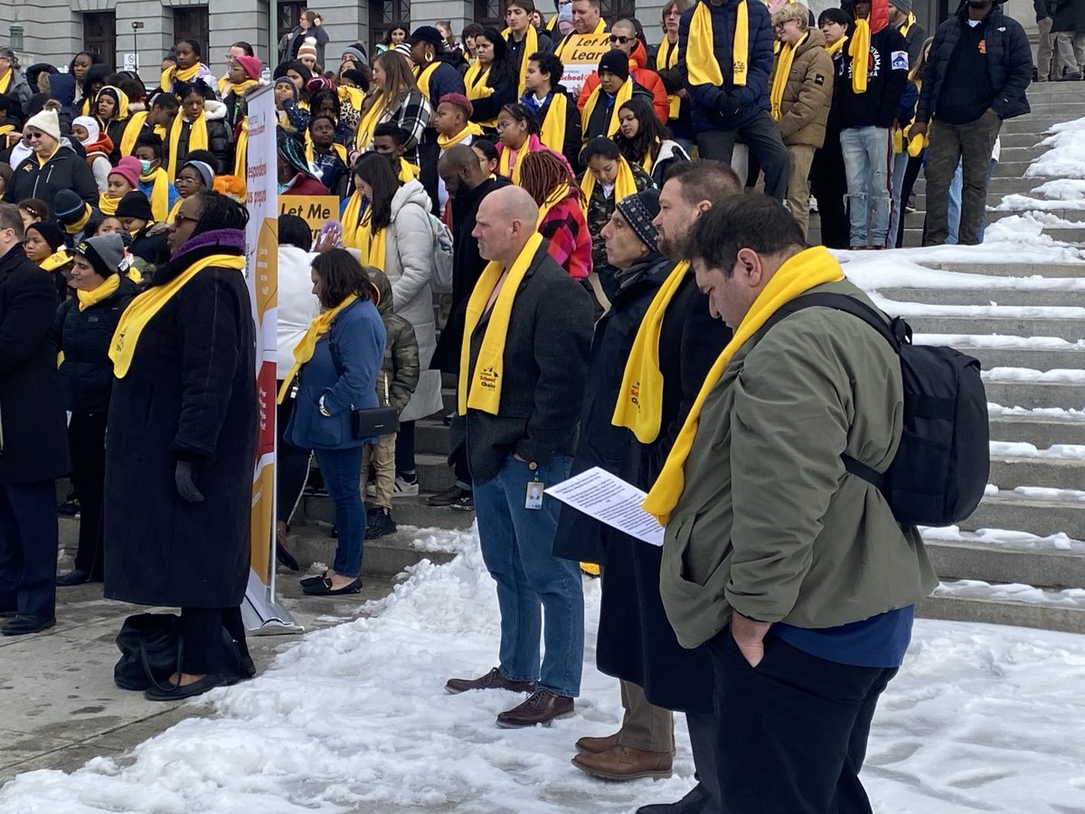 Dozens of kids and #SchoolChoice advocates including ⁦@PAHouseGOP⁩ members Jesse Topper and Joe D’Orsie rally on the steps of the Capitol. #NationalSchoolChoiceWeek