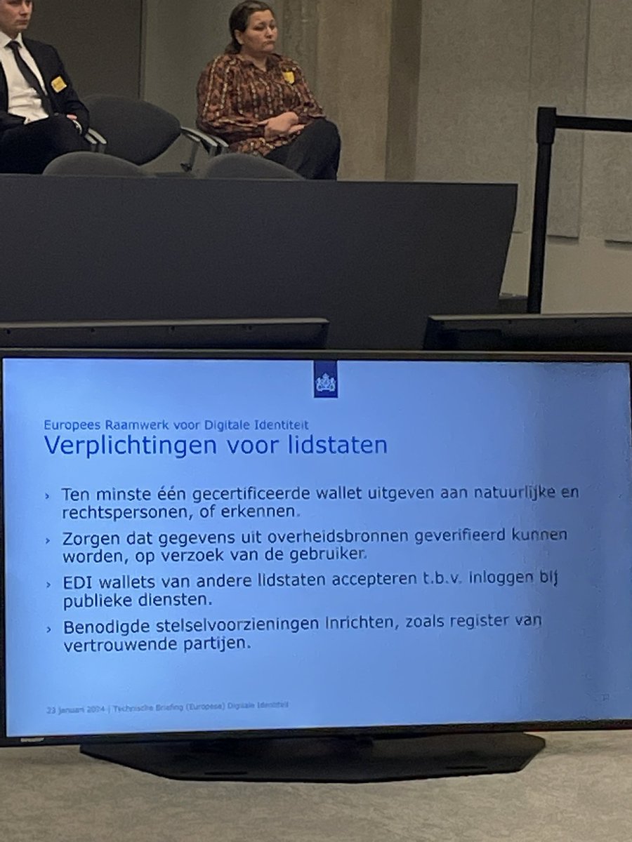 PvanHouwelingen's tweet photo. Lidstaten worden straks verplicht de EU-Wallet uiterlijk derde kwartaal van 2026 in te voeren als Nederland dit kwartaal instemt met de “digitale Wallet”. https://t.co/1pRBpPQp7S