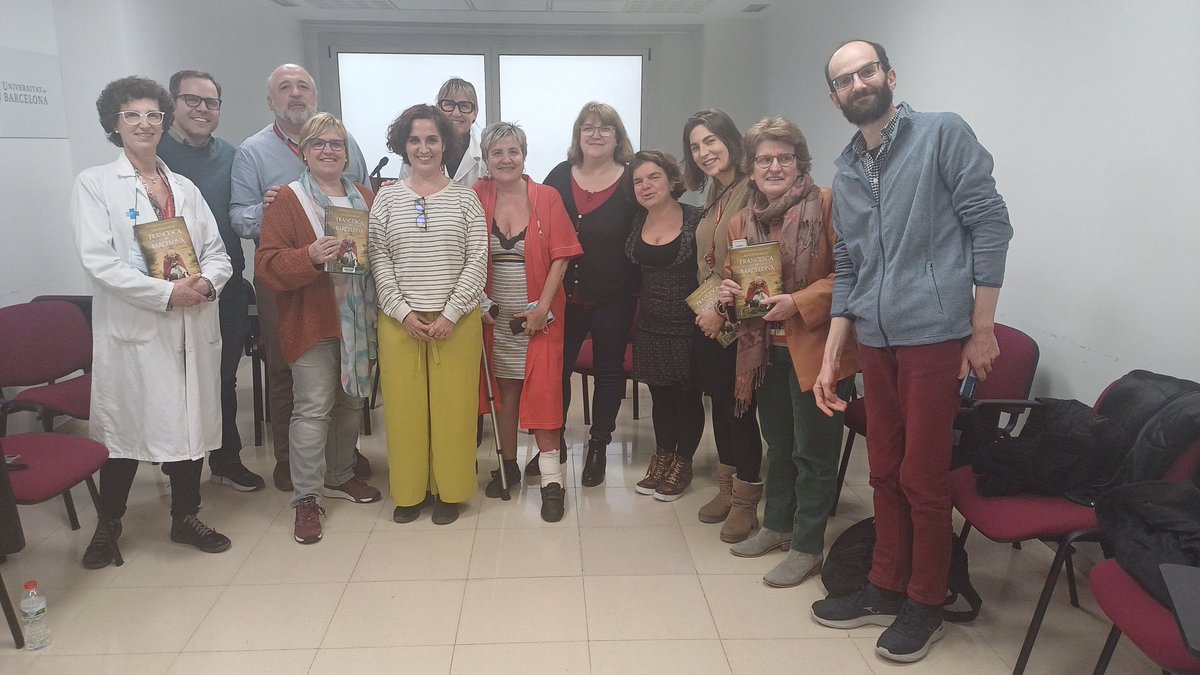 hbellvitge's tweet photo. Moltes gràcies @lperearnau, 1r per haver escrit "Francesca de Barcelona" i 2n per haver compartit una tarda que no oblidarem amb el Club de Lectura a l'#hbellvitge 
@Grup62 https://t.co/zlayiNlWrf