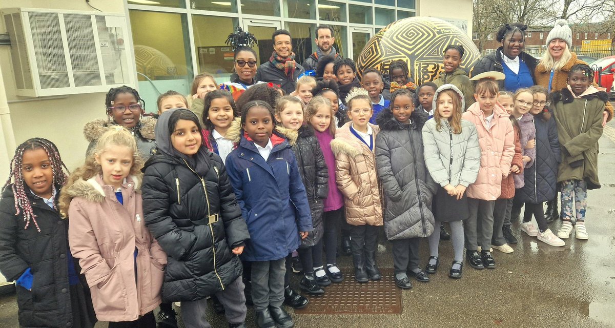 Fantastic to join the pupils + staff at @NewBewerleySch in #Beeston today, for the unveiling of their #TheWorldReimagined (@TWR__org) globe as a permanent artwork for the school + community. Full story to follow, via @SouthLeedsLife. More on TWR at: theworldreimagined.org.