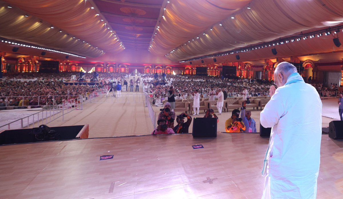 AmitShah's tweet photo. આજે ભાવનગરના સોનગઢ સ્થિત આદિનાથ દિગમ્બર જીનબિંબ પંચકલ્યાણક પ્રતિષ્ઠા મહોત્સવમાં સહભાગી થયો.

જૈન ધર્મ ભારતની શ્રમણ પરંપરામાંથી ઉદ્દભવેલો એક પ્રાચીન ધર્મ છે. પવિત્ર સોનગઢ જૈન તેમજ હિન્દુ બંને શ્રદ્ધાળુઓ માટે એક મહત્વપૂર્ણ તીર્થસ્થાન છે. પ્રવાસન હોય કે આધ્યાત્મિકતા, સોનગઢ ગુજરાતમાં એક મહત્વપૂર્ણ સ્થળ તરીકે ઉભરી રહ્યું છે.