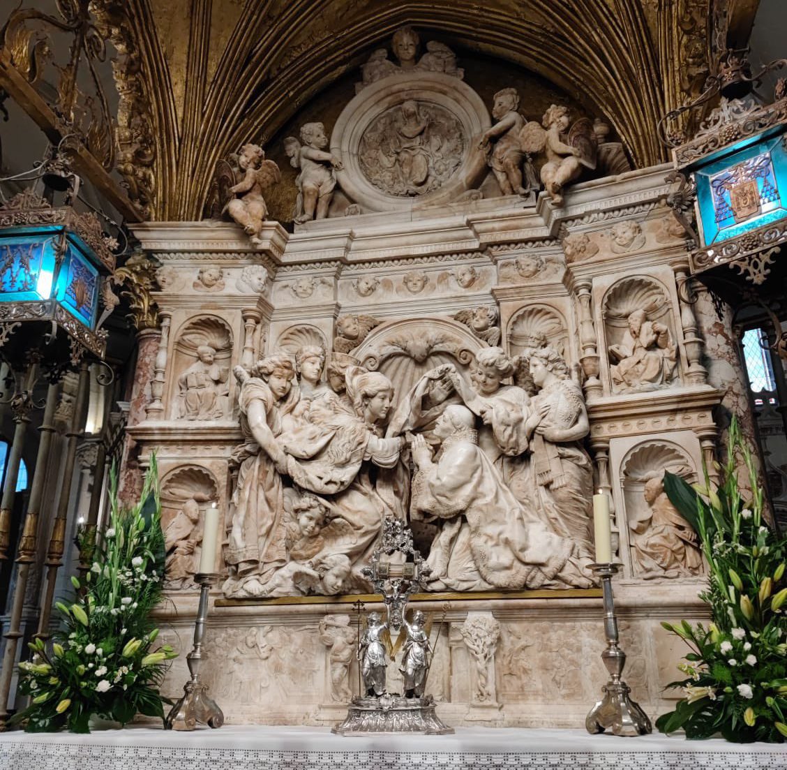DelegacionHHYCC's tweet photo. La Catedral Primada @sicp_de_toledo acoge en esta solemnidad de san Ildefonso, patrón de la Archidiócesis @architoledo la Misa Pontifical presidida por nuestro Sr. Arzobispo @obispofcerro en el Jubileo Sacerdotal. 

FELIZ DÍA DE NUESTRO SANTO PATRÓN. https://t.co/sziiCOFQbn