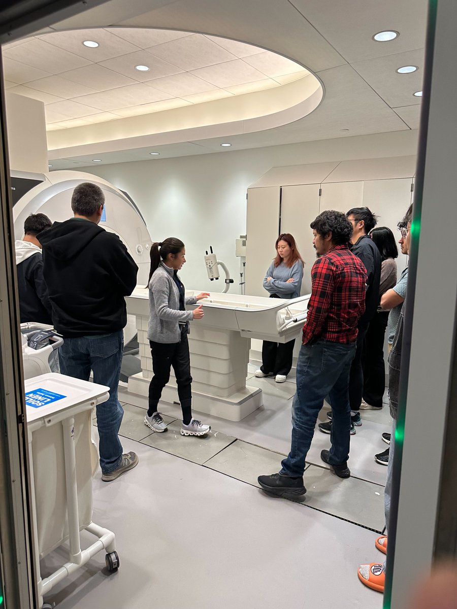 🩻🦺 MRI safety training for the @loft_lab in our MRI suite! Our amazing MRI tech, Katherin Martin, and faculty member @neuro_kj do a wonderful job of keeping everyone safe and informed! 🧠🤝