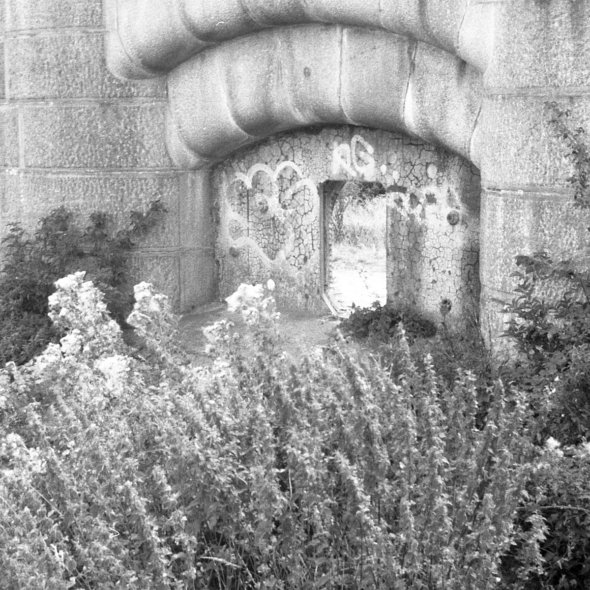 Cement Fields (@cementfields) on Twitter photo Tune in to <a href="/ResonanceFM/">Resonance FM</a> at 17:00 today to hear the first of our 'SONIC COMMONS' collaborations with FIELDNOTES. Featuring field recordings, readings, and sonic landscapes, the sound work was produced while walking along the Thames Estuary.
Find out more: cementfields.org/projects/sonic… Tune in to <a href="/ResonanceFM/">Resonance FM</a> at 17:00 today to hear the first of our 'SONIC COMMONS' collaborations with FIELDNOTES. Featuring field recordings, readings, and sonic landscapes, the sound work was produced while walking along the Thames Estuary.
Find out more: cementfields.org/projects/sonic…
