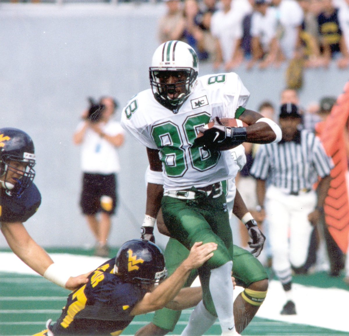 Marshall offered! #theherd @Co_Jackson21 @RecruitTheHerd @BrianDohn247 @JonPerry14 @CoachQWR @CityCollegeFB