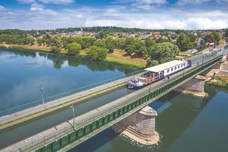 From Neptune's Staircase to Eiffel's Pont Canal de Briare - here are our top 10 extraordinary feats of engineering on Europe's inland waterways... europeanwaterways.com/blog/extraordi…