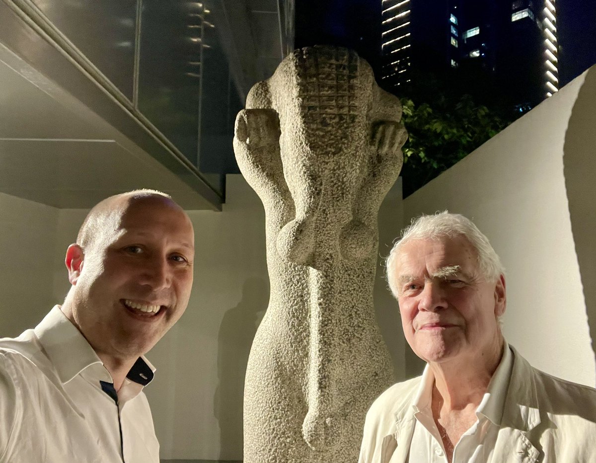 Excellent to meet with 🇬🇧 sculptor, Stephen Cox RA at @MAPBangalore and hear about the inspiration for his incredible work exhibited there under the title “Dialogues in Stone”. 🇮🇳 has long provided inspiration to Stephen as with the Yoginis & Rishis displayed here! #LivingBridge