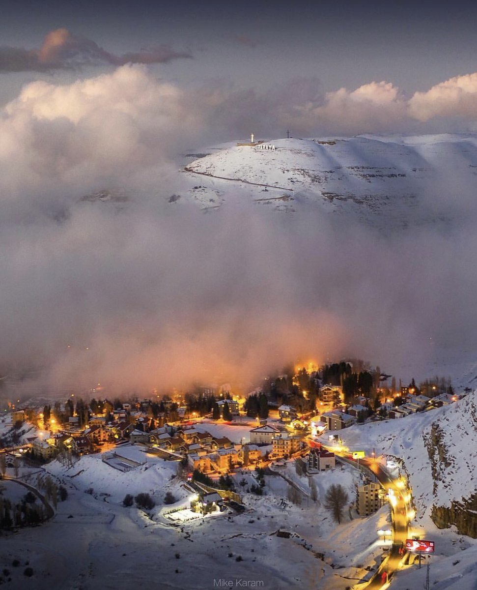 weatherofleb's tweet photo. كفردبيان❄️ و تمثال🙏مار شربل فاريا♥️ 
بلقطة واحدة بعدسة 📸 𝐌𝐢𝐤𝐞 𝐊𝐚𝐫𝐚𝐦
النفناف يزور المرتفعات المتوسطة الأسبوع القادم مع تعمّق البرودة القطبية (٩٠٠-١١٠٠م) https://t.co/XIOnILXAIP