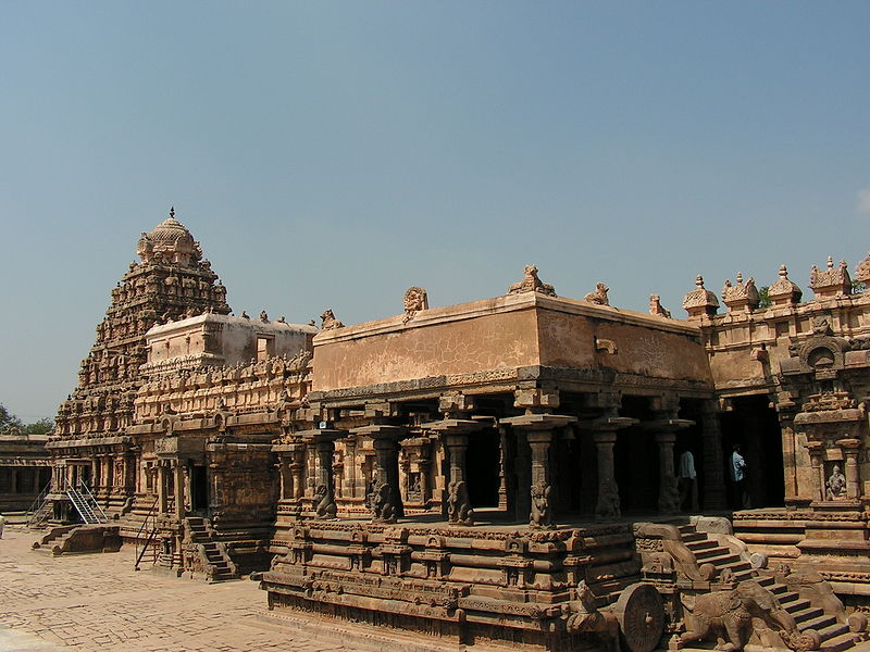 Discover the architectural magnificence of the 12th-century Sri Airavateshwarar Temple in Darasuram, a testament to the Chola dynasty's grandeur. Step back in time at this UNESCO World Heritage site. 🏛️✨ #IncredibleIndia #HeritageTravel #UNESCO #CholaDynasty #TamilNaduTourism