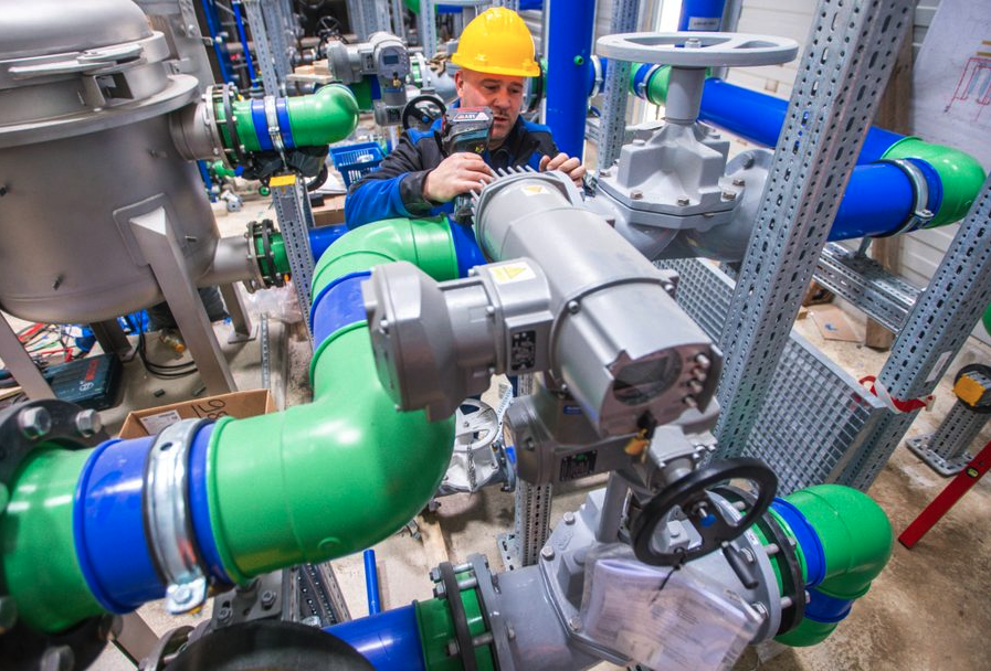 Today’s #TechieTuesday is a doozie. Have you heard of Thermal Energy Networks, heating &amp; cooling buildings by drilling far into the earth where the temperature stays stable at 55 degrees?
Decarbonizing building and creating jobs. It’s a win/win.

Read more
inthesetimes.com/article/therma…