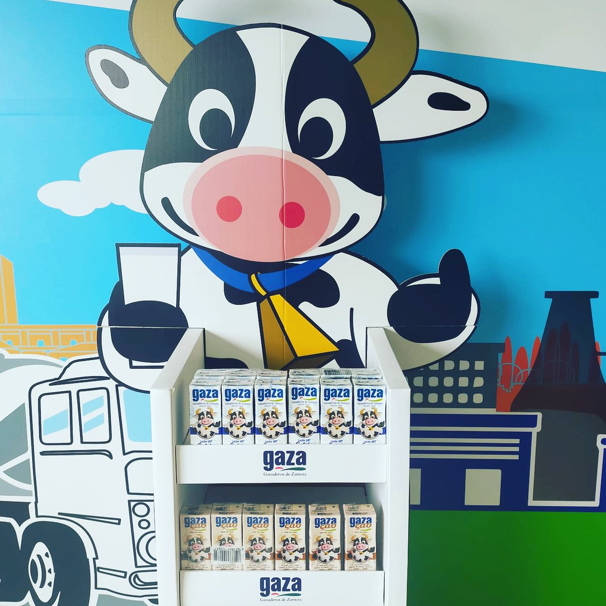 Nuestros "minis" de leche entera o leche con cacao tienen el formato perfecto para las meriendas y los almuerzos del cole🎒.
Los puedes comprar en nuestra tienda online lechegaza.com/tienda-online/
#lechegaza #lecheleche #tiendaonlinegaza #calidadgaza #lechedemaximacalidad