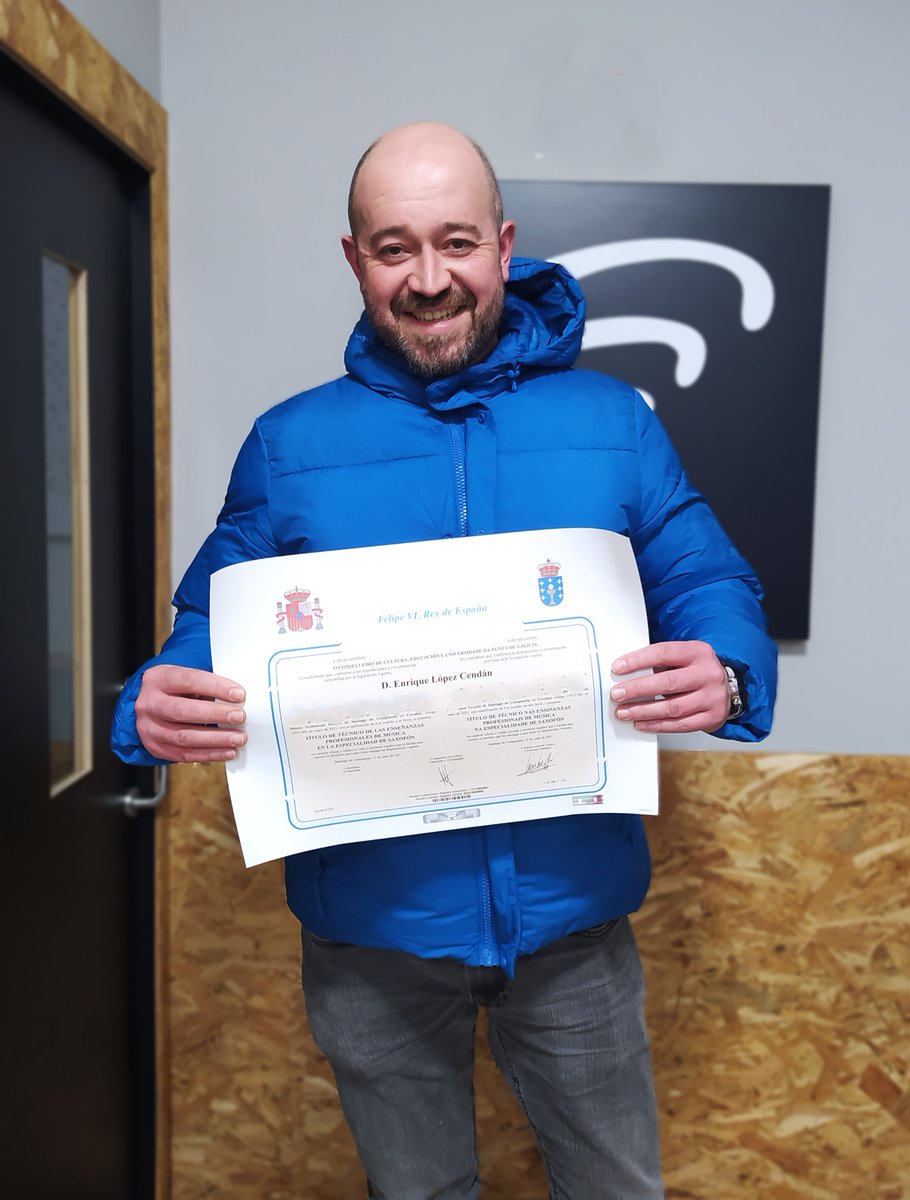 👨‍🎓Enrique López desde ayer ya tiene su título de Grado Profesional en la especialidad de 🎷Saxofón.
¡ENHORABUENA! 👏👏👏

#gradoprofesional #saxofon #musicamoderna #cemuestudio