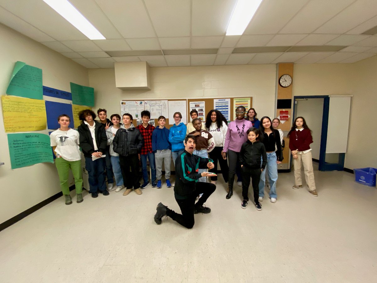 CentrefrancoT's tweet photo. 🌟Moments magiques à École sec. Toronto Ouest avec Mehdi Cayenne! 🎤
🎭Ateliers et spectacle captivants, incitant les élèves à la réflexion et à l'expression libre. "Inspirons-nous, écrivons sans censure!"
---
@Patrimoinecdn
@ViceVersaFJCF
#ExpressionLibre #ÉducationArtistique https://t.co/wYd2snQES6