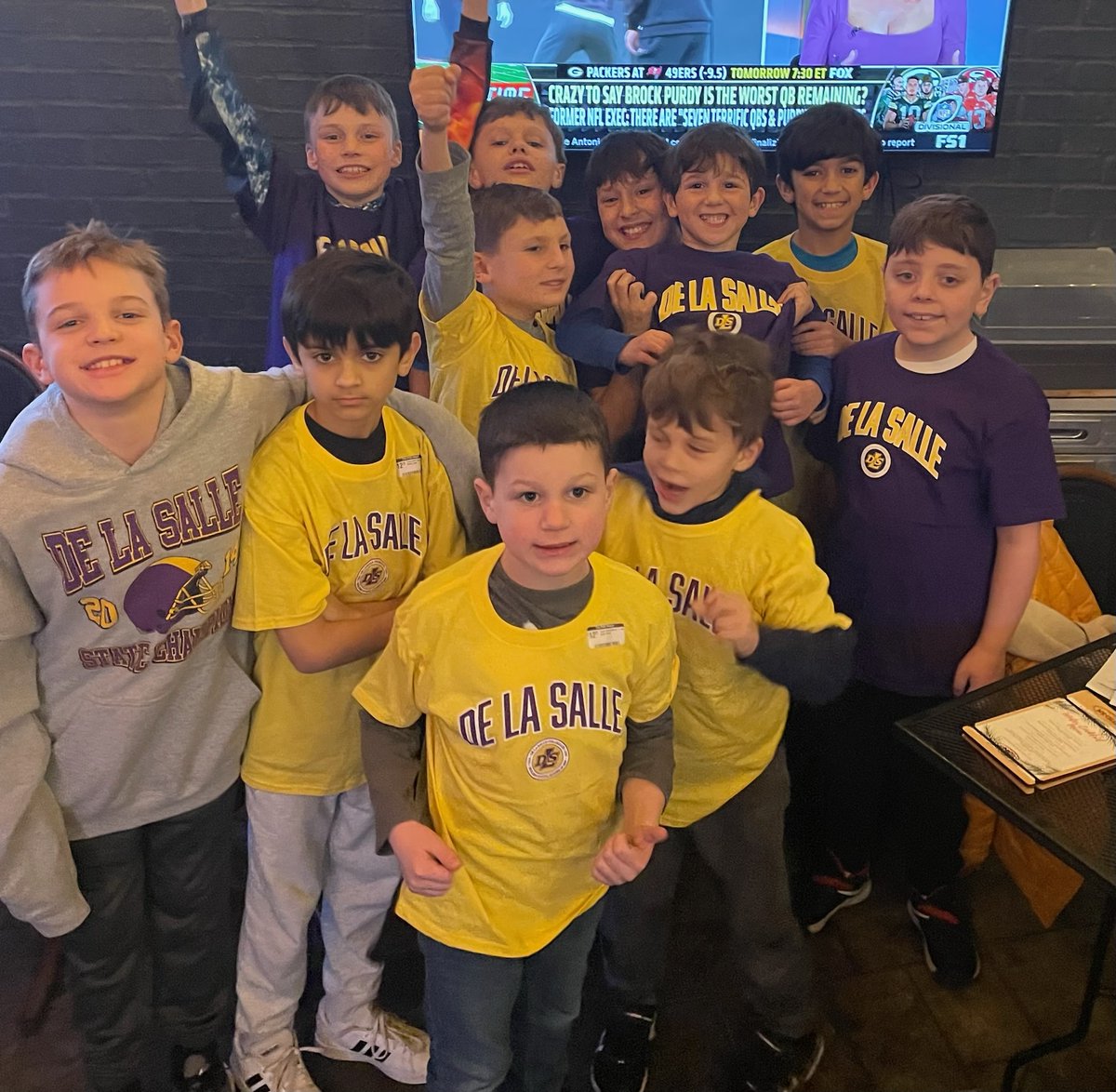 Thank you to John Monigold Jr., ‘94, for supplying De La Salle t-shirts to these “Future Pilots” from Our Lady Queen of Martyrs! #GoPilots #PilotPride