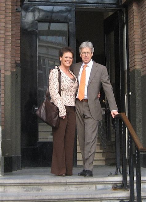 G11Sven's tweet photo. 2/2 Annemieke #freeweefster Hoogendijk
Actrice. Mevrouw Stemband. FtM?
Big club: #Shill.
#LongNeck #Forehead #MtF?
#666Symbol: B&B 'Derde Ronde'.
#Wall #AsAboveSoBelow: Stairs. https://t.co/RJrTtl4jgi