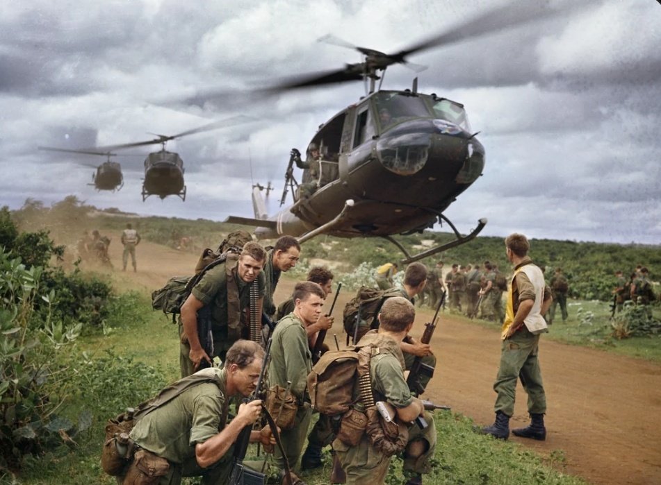 @fasc1nate One of the most famous photos captured during the Vietnam war was taken by Michael Coleridge, on the 26th of august 1967. It displays members of 5 platoon, B company, 7RAR waiting to be airlifted by US army helicopters following a Cordon and Search operation near Phước Hải