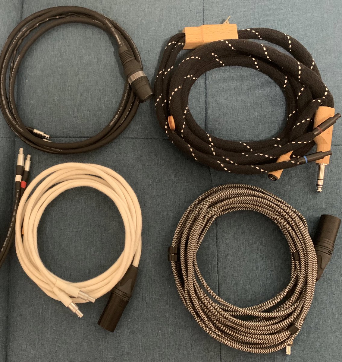 Cardas Clear Headphone Cable Sennheiser HD800用からイヤホンリケーブルに改造したものが持っていますが、PW1950sと1950sagaが気になりますね.....

ちなみに半田はドイツのムンドルフMSolder SUPREME