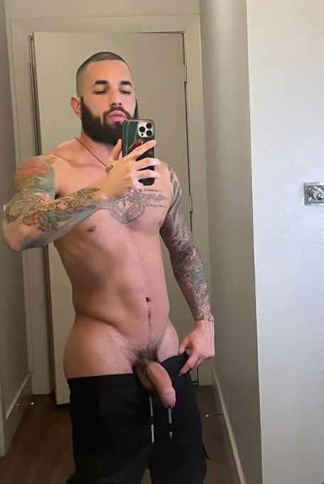 Wake him up 😈 https://t.co/0gTFEBvmK0