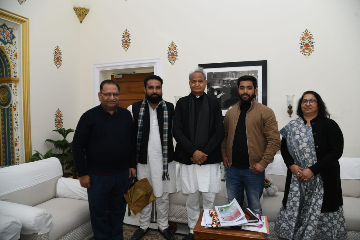 Manishavijay_'s tweet photo. Former CM Ashok Gahlot ji 🙏 @ashokgehlot51 https://t.co/lYHkeBrLqo