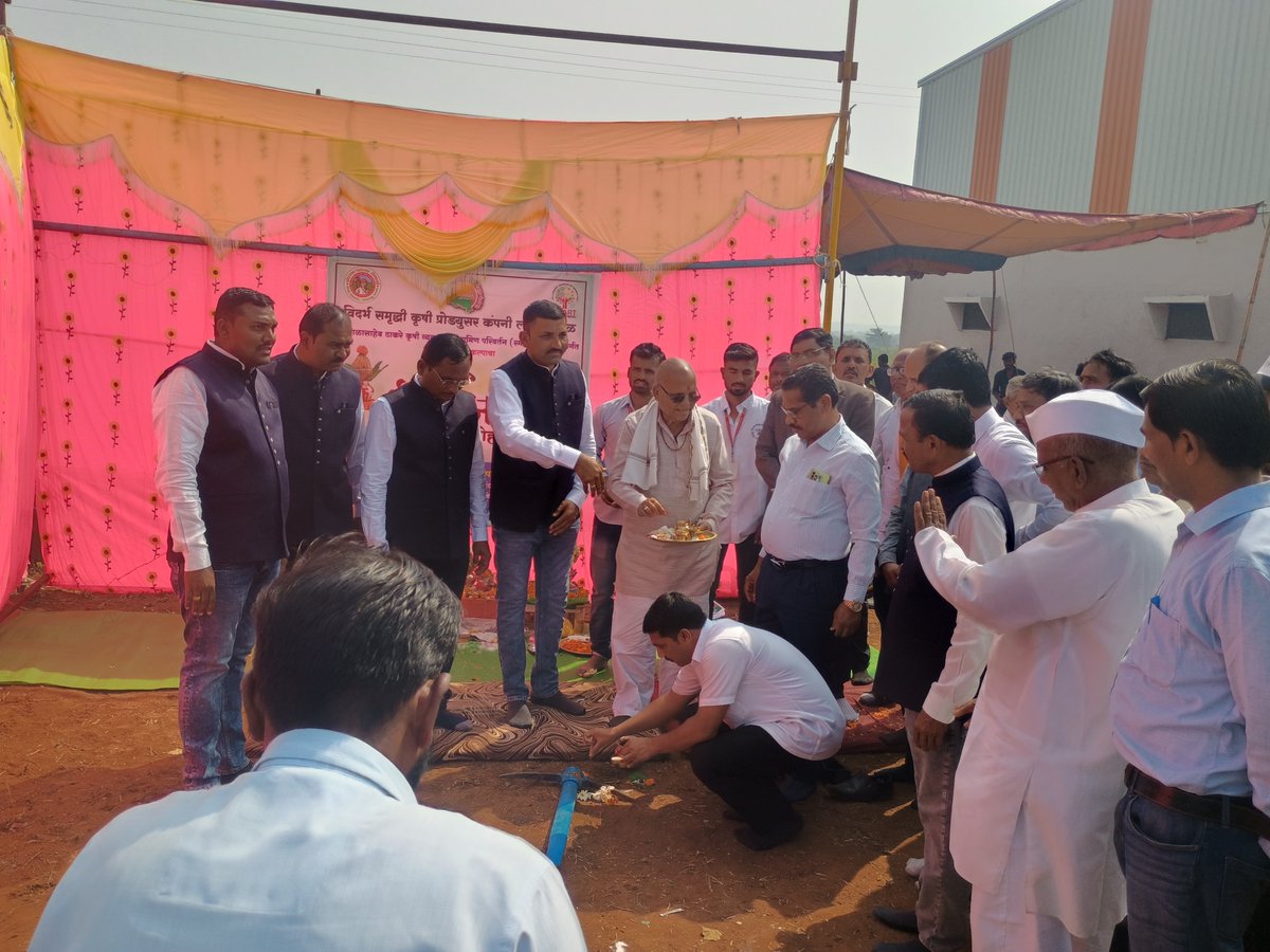 FpcMaha's tweet photo. Greetings  from  MAHAFPC  !  
Yogesh  Thorat  participated  at the Bhoomipujan of the Turmeric processing plant at Vidarbha Samruddhi FPC, Janefal, Mehkar Buldhana! #VidarbhaSamruddhiFPC #TurmericProcessingPlant #MilestoneEvent 🌱🏭✨ https://t.co/d4EXtAfeRW