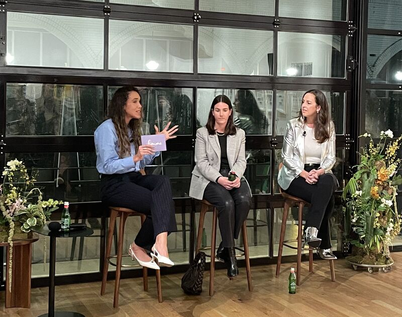 Caitlin Ner 🇵🇭☁️ (@caitlinner) on Twitter photo We need to empower more limited partners to invest in diverse general partners to invest in diverse startup founders to drive innovation in new and unique ways.
<a href="/Ruffin__/">Ruffin Mitchener</a> & <a href="/JesseDraper/">Jesse Draper</a> showed media's power in VC. Be loud & proud as a woman.
Women in VC panel <a href="/NeueHouse/">NeueHouse</a> LA✨ We need to empower more limited partners to invest in diverse general partners to invest in diverse startup founders to drive innovation in new and unique ways.
<a href="/Ruffin__/">Ruffin Mitchener</a> & <a href="/JesseDraper/">Jesse Draper</a> showed media's power in VC. Be loud & proud as a woman.
Women in VC panel <a href="/NeueHouse/">NeueHouse</a> LA✨