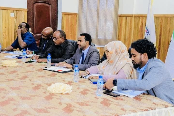 The Somaliland Electoral Commission convened a meeting with the Somaliland three National Parties and political organisations in preparation for elections scheduled for the end of this year. #13thNovember2024 #Irro4President