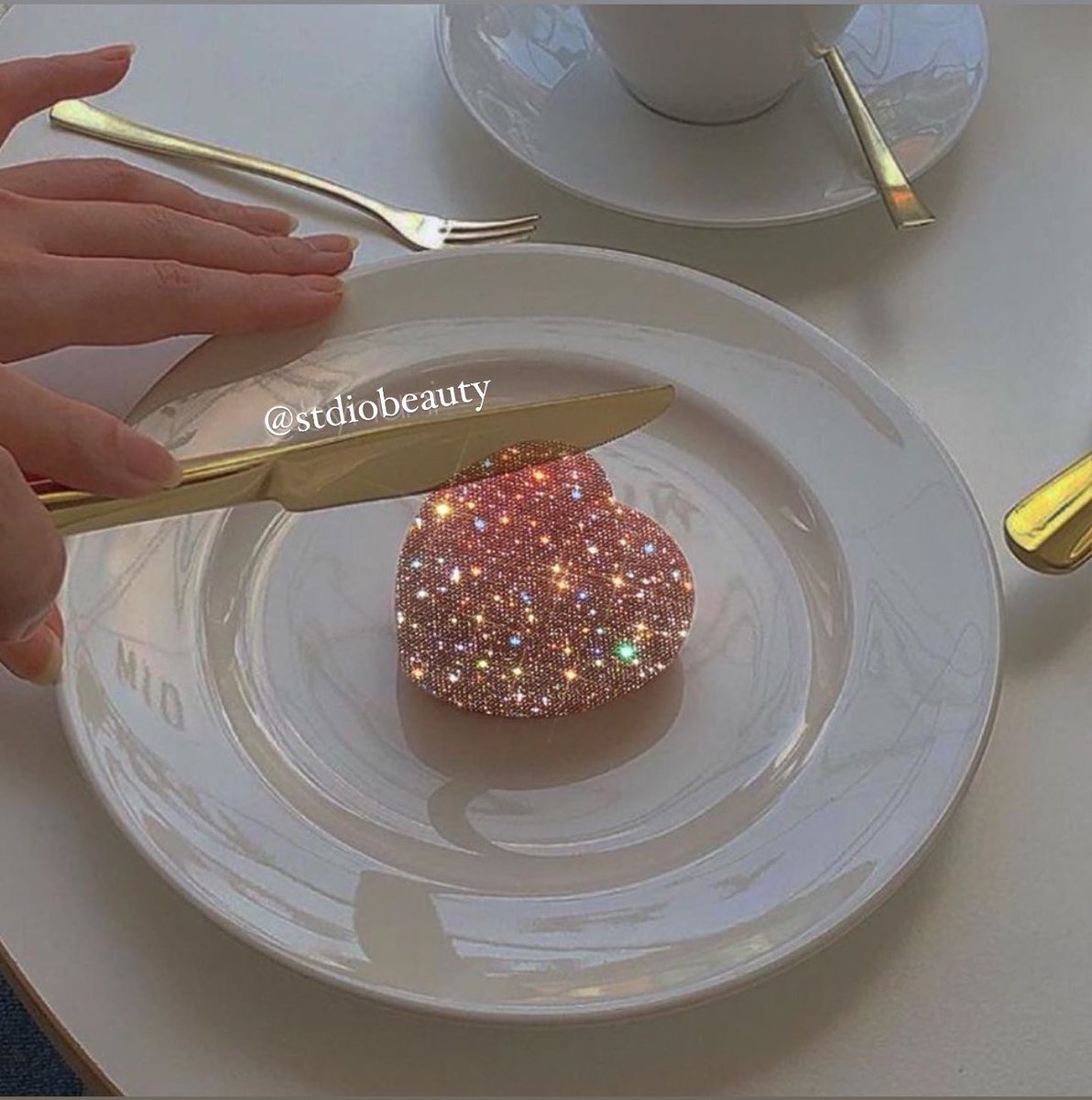 StdioBeauty's tweet photo. Creating the perfect soft glam is about to be a piece of cake with our next drop! 🍰 ✨

Stay tuned and get more info on what we got in the works by becoming a VIP online at https://t.co/85SQ3odB4E or text “JOIN” to 18444947558 📲 https://t.co/cHIMPRPyse