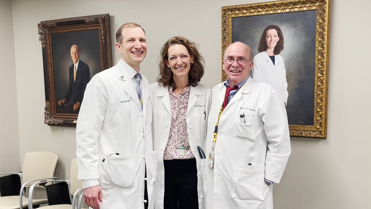 🎨 Last month, @uabimres program unveiled a commemorative oil painting celebrating @LisaWillett 's 22 years of leadership and extraordinary dedication to medical education. 👏 Congrats & thank you, Dr. Willett for all you've done to propel the residency program!
