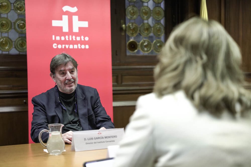 📸👇 Hoy, el director del Instituto, Luis García Montero, ha mantenido un encuentro en la sede central del Cervantes con la ministra de Cultura de República Dominicana, <a href="/MilagrosGermanO/">Milagros German</a>, con el objetivo de estrechar lazos de cooperación cultural.
<a href="/MiculturaRD/">Ministerio de Cultura 🇩🇴</a>
<a href="/MAECgob/">Ministerio de Asuntos Exteriores, UE y Cooperación</a>