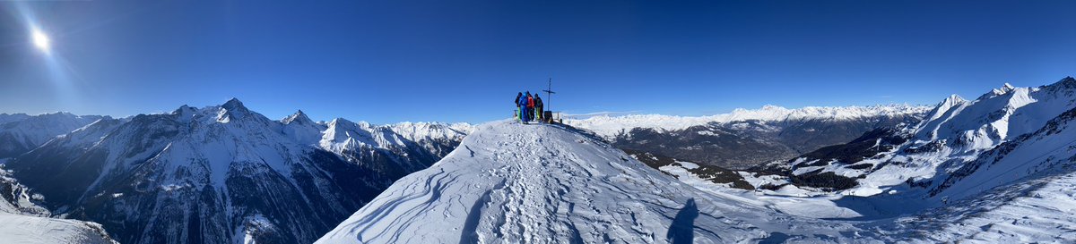 Today the pupils in our advanced group reached the top of Pila 🏔️ great conditions in Italy so far ☀️ ⛷️ @WallaceHallSch