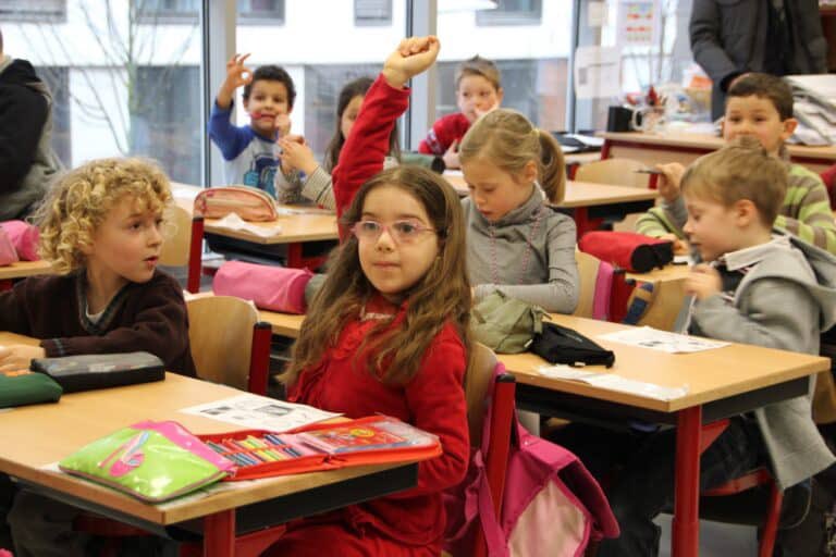 « Elever le niveau des élèves » » ? « Répondre à cet objectif passe avant tout par une formation professionnelle approfondie, conséquente et ambitieuse… » cafepedagogique.net/2024/01/23/la-…