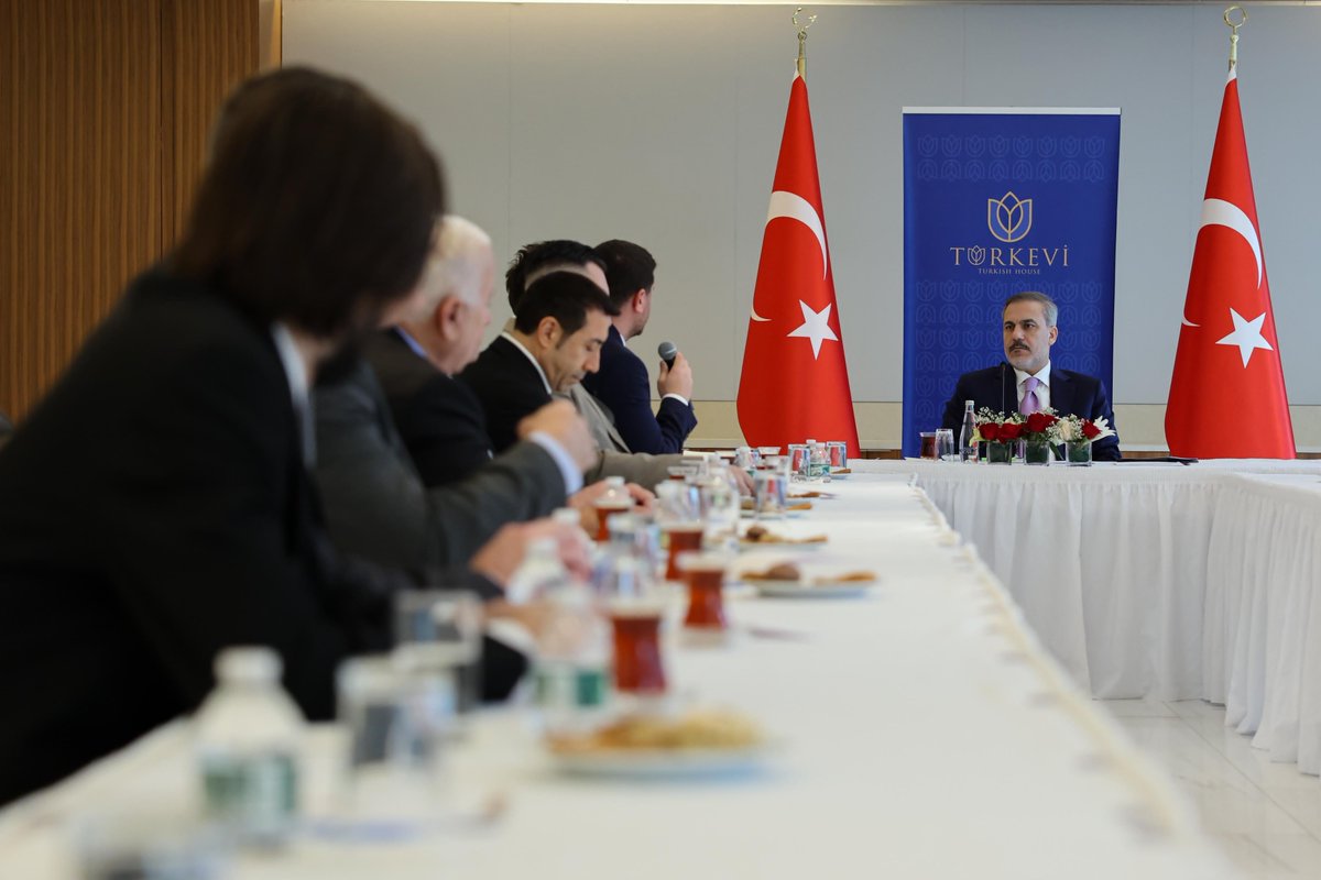 TC_Disisleri's tweet photo. Bakanımız @HakanFidan, New York’taki Türkevi'nde Türk-Amerikan Ulusal Yönlendirme Komitesi heyetini kabul etti. https://t.co/2etHclvokK