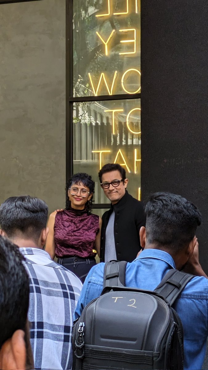 vimalsatelier's tweet image. Joining the pinkvilla team very soon 👍🏻