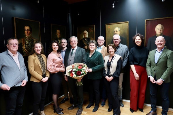 Wij feliciteren de heer Yves de Boer met zijn benoeming als waarnemend burgemeester van de gemeente Laarbeek. Per 15 februari wordt hij de opvolger van Frank van der Meijden, die dan start als burgemeester van Tiel.