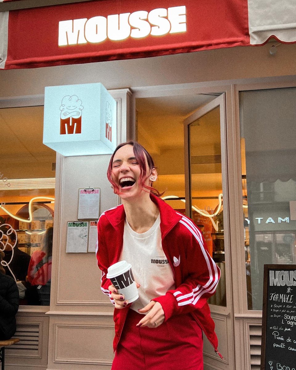 Allez hop j’ai ouvert un coffee shop ET un salon de coiffure ! JE SUIS TROP HEUREUSE PURÉE !