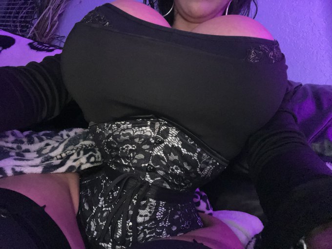 Tiny waist and bog tits cant go wrong https://t.co/AaZQETmHqT<a href="/tag/mvsales"class="tags"><span>#mvsales</span></a>