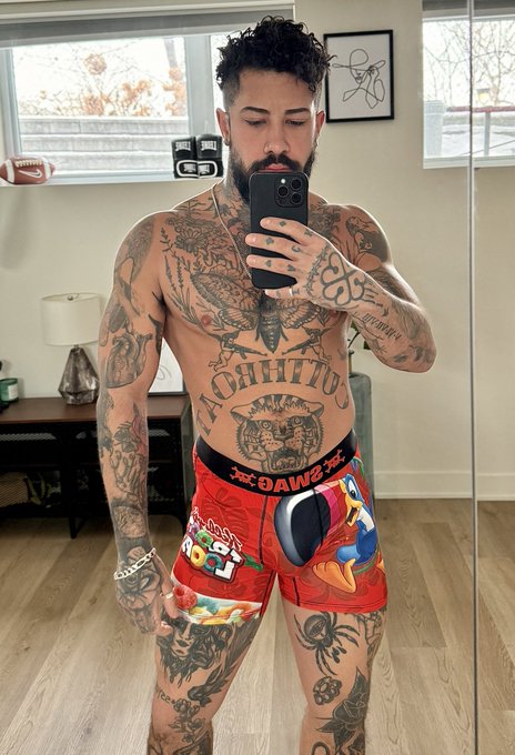 Just a quick selfie. 🫶🏽 https://t.co/WIruCm7g24<a href="/tag/gym"class="tags"><span>#gym</span></a><a href="/tag/lgbt"class="tags"><span>#lgbt</span></a><a href="/tag/montreal"class="tags"><span>#montreal</span></a><a href="/tag/flex"class="tags"><span>#flex</span></a><a href="/tag/share"class="tags"><span>#share</span></a><a href="/tag/gay"class="tags"><span>#gay</span></a><a href="/tag/viral"class="tags"><span>#viral</span></a>