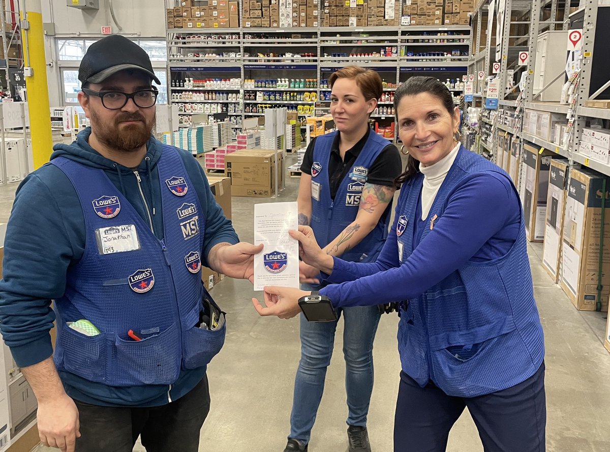 Regional Director MST Nina visiting NW Staten Island NY, store 1583, great visit! Service Star Recognition for outstanding job for the MST Team. #lowes #mst