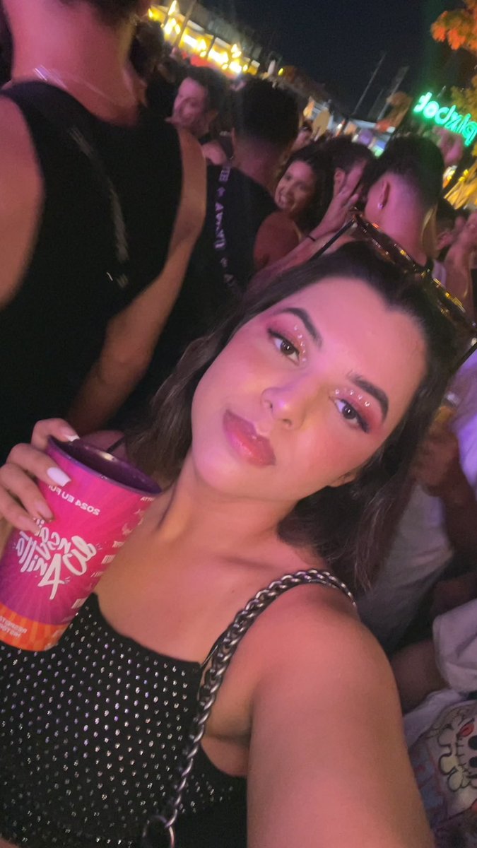 elydacost's tweet photo. vivendo um dos dias mais incríveis ❤️‍🔥
#EnsaiosDaAnitta https://t.co/i5O7bWfqBD
