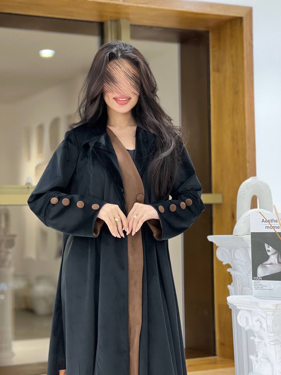 عبايه شتوية منسوجة بقماش مخمل سوداء مزينه ب شامواه وازره ثابتة على الأكمام تتميز هذي العباية بنسيج فاخر وجودة الخياطة 
القصة نص كلوش وتصميم مختلف الان خصومات يوم التأسيس توصيل مجاني 
اطلبيها من الموقع الالكتروني قبل نفاذ الكمية 
#يوم_التأسيس #عباية #عباية_دوام