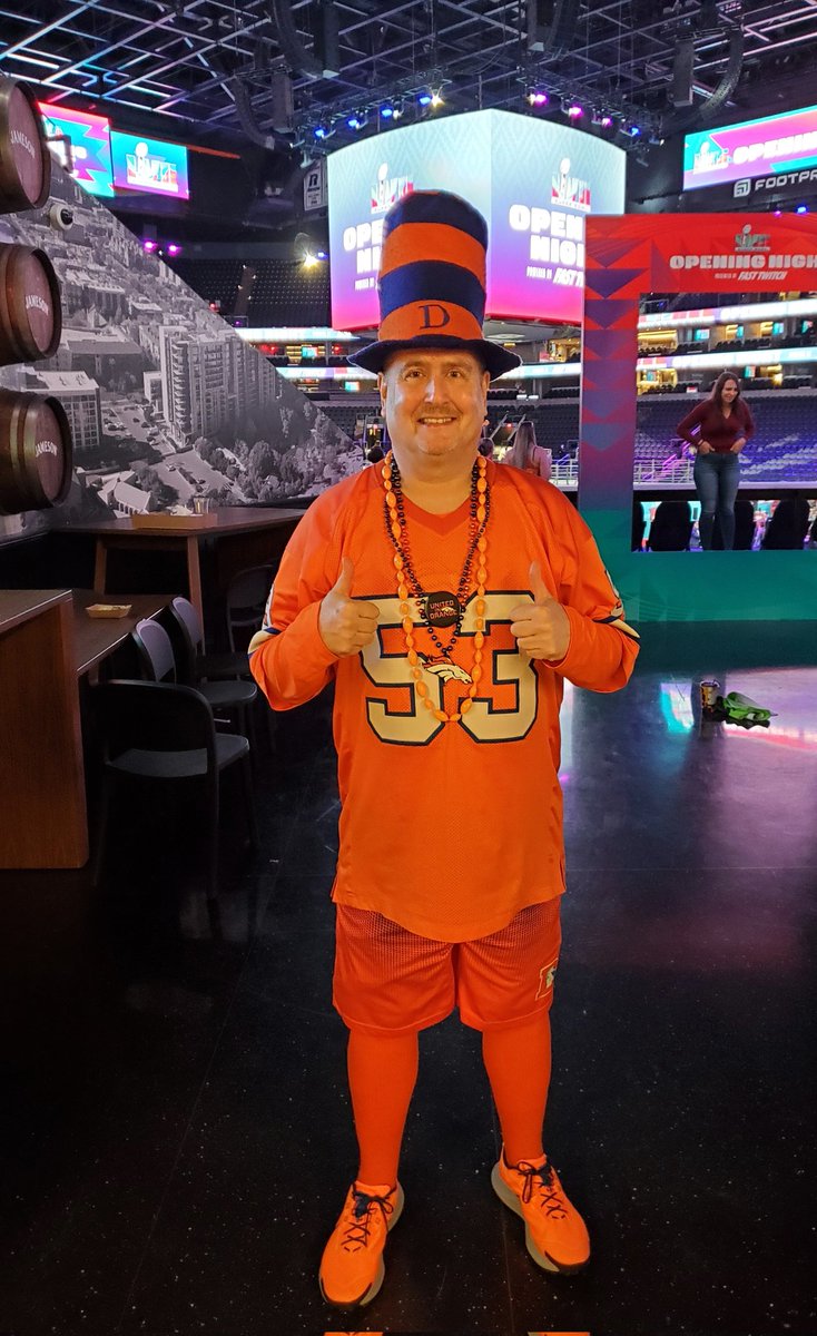 ronNcaphill's tweet photo. Some ask how it can be done - #SuperBowl Week as midwinter budget host city vacation? How?
As @lvsuperbowlhc eliminated weekend-before #SBLVIII events (#SBExperience/#SuperBowLive), there was no need for Sat 2/3 hotel.
Voila!
Hotel π°: New personal best ($270) of 18 SB Weeks. https://t.co/mXt0tdcXDI
