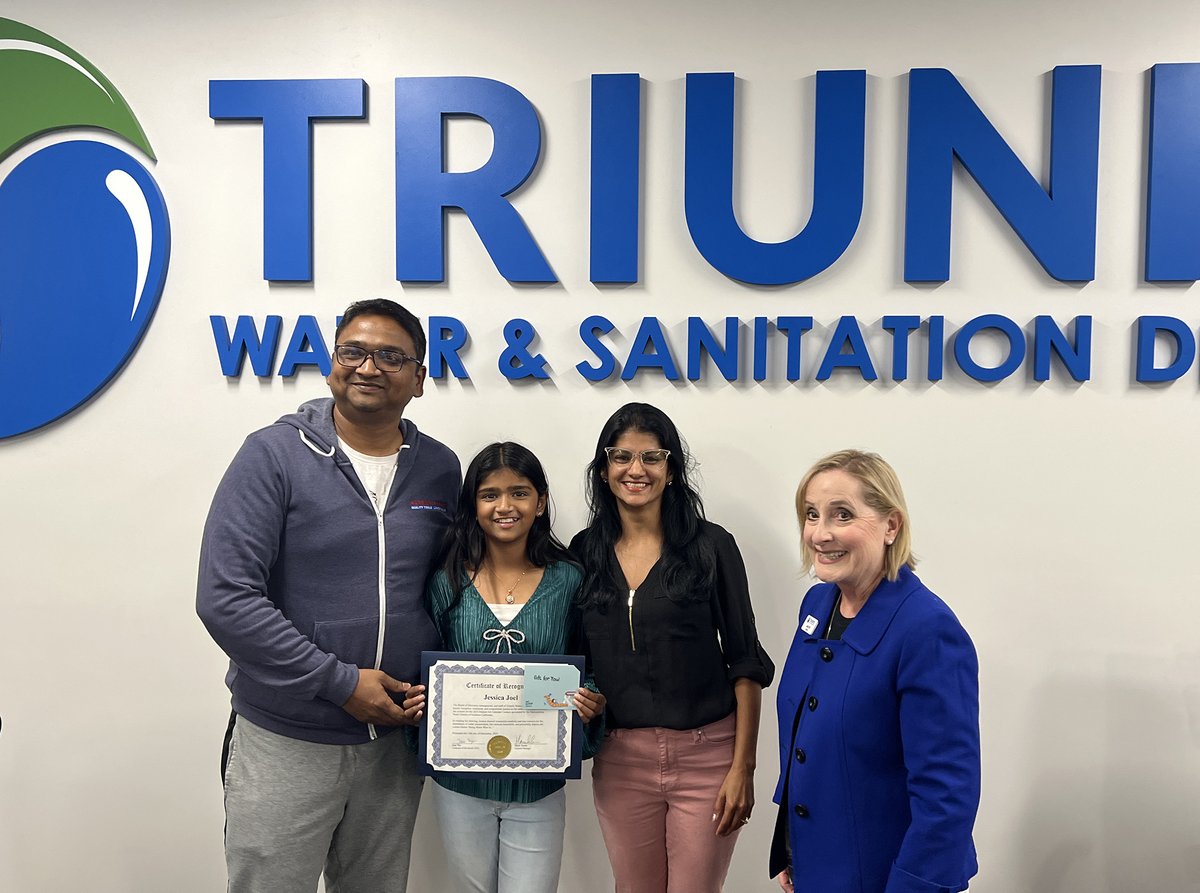 TriunfoWSD's tweet photo. Congratulations to Jessica J, a 6th grader at Medea Creek Middle School in @oakparkusd, whose artwork was selected by the @mwdh2o to appear in its 2024 Water Calendar and digital library! More: https://t.co/EvrXH1O0q0 #beingwaterwiseis #metropolitanwater https://t.co/4gU1UV55z6