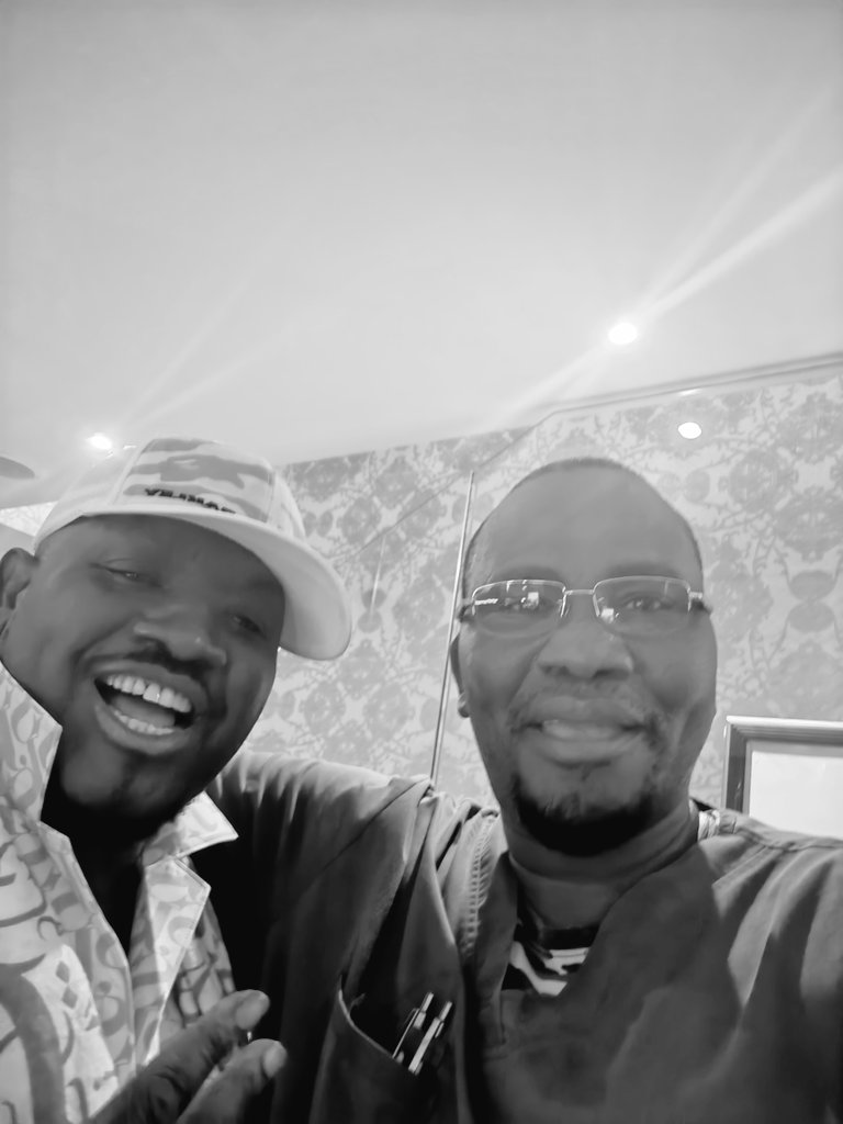 mdlarry's tweet photo. I must acknowledge my new found friend, a very friendly patient a pumped into at work, who opened me up to a whole new world unimaginable. @Akon https://t.co/OgSvwuyW8l