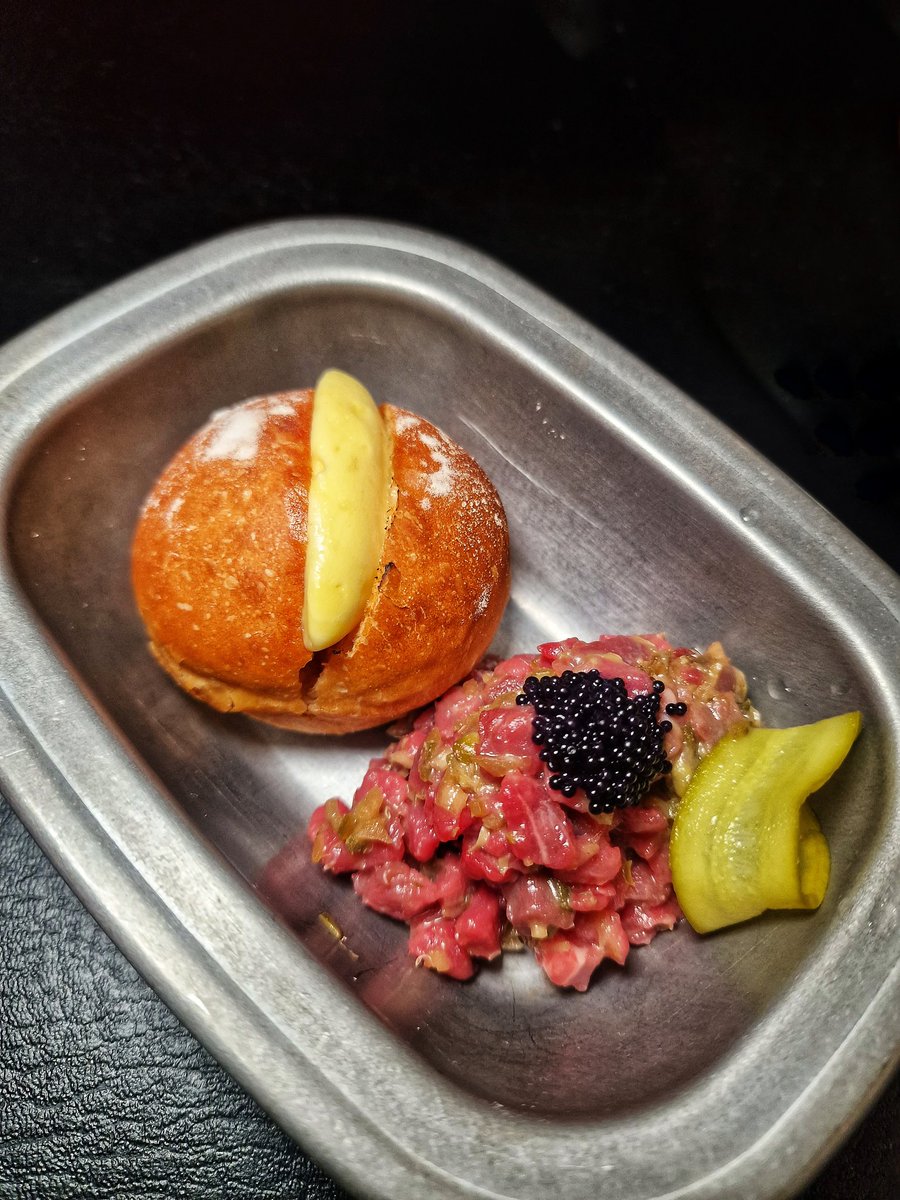 Bababouttown's tweet photo. The collab we all need, my God this was bloody beautiful!!!! I heard they are going to release another date for this so keep an eye out!
Stripclub Streetfood X 670 Grams 💗 https://t.co/6U99Uzpch5